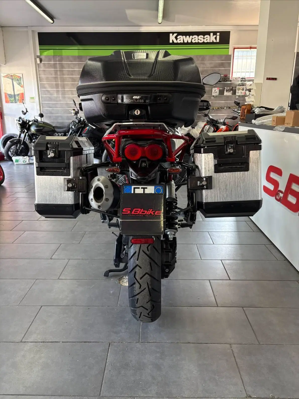 Moto Guzzi V85 TT (2021 - 23) (4)