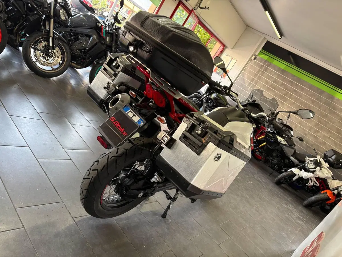 Moto Guzzi V85 TT (2021 - 23) (5)
