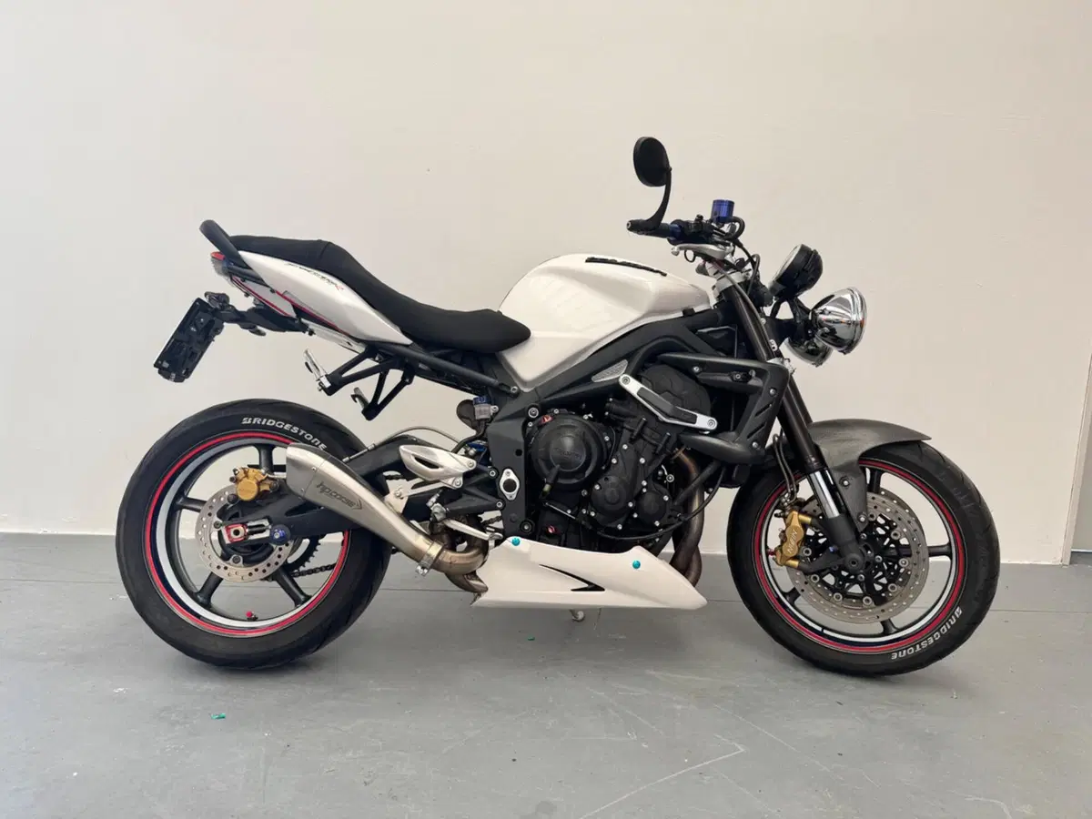 Triumph Street Triple R (2009 - 12) (3)