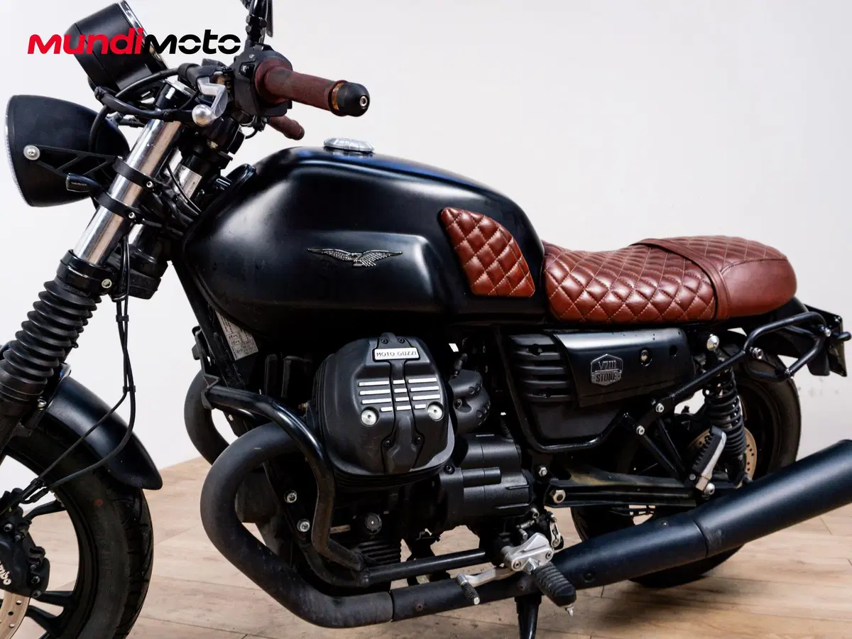 Moto Guzzi V7 III Stone (2017 - 20) (8)