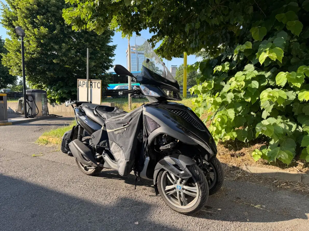 Piaggio Mp3 300 ie Yourban ERL (2011 - 17) (2)