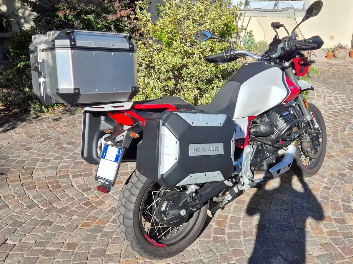 Moto Guzzi V85 TT Evocative Graphics (2021 - 23) (3)