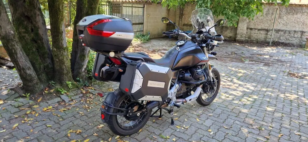 Moto Guzzi V85 TT (2021 - 23) (2)
