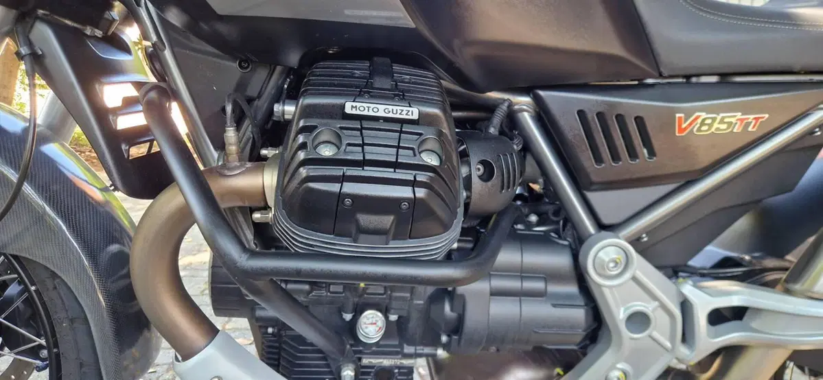 Moto Guzzi V85 TT (2021 - 23) (4)