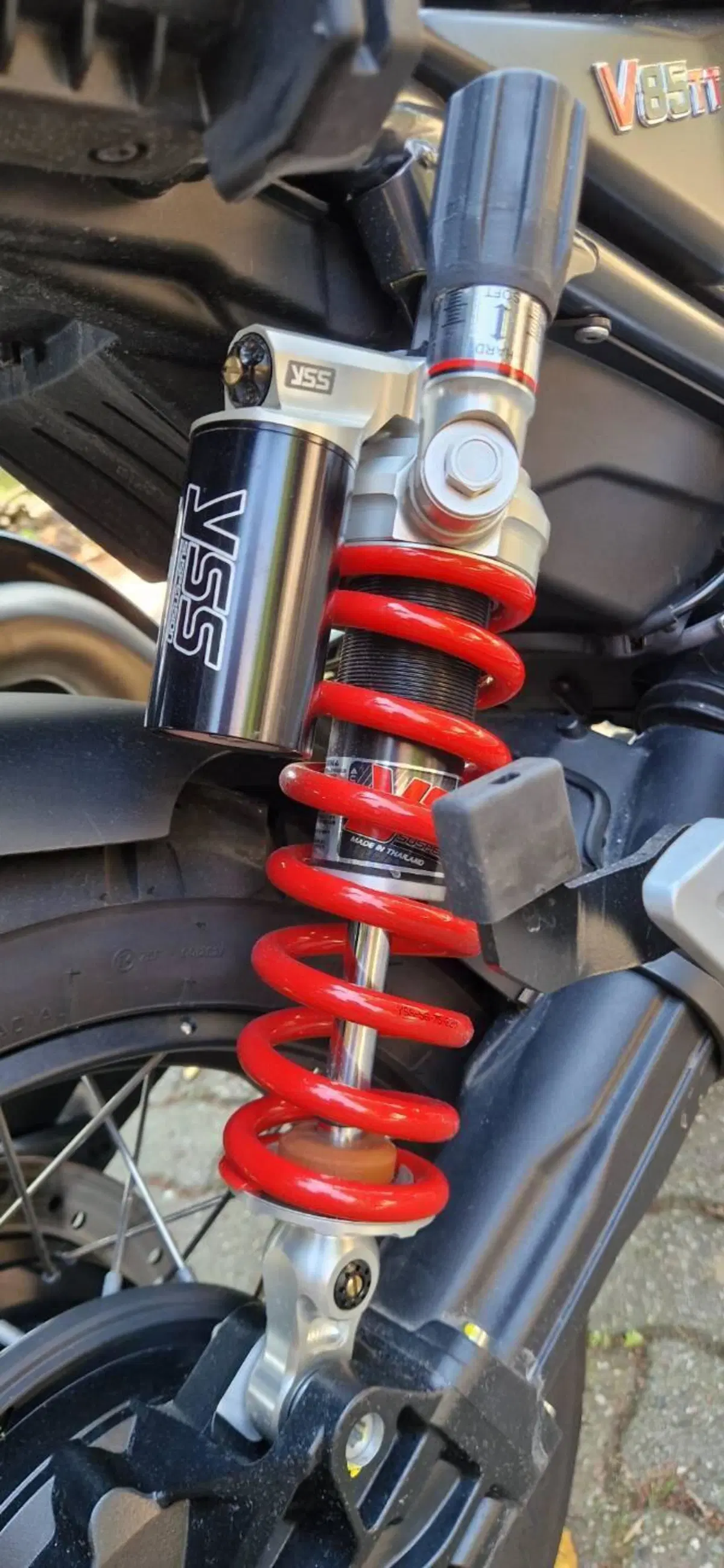 Moto Guzzi V85 TT (2021 - 23) (6)