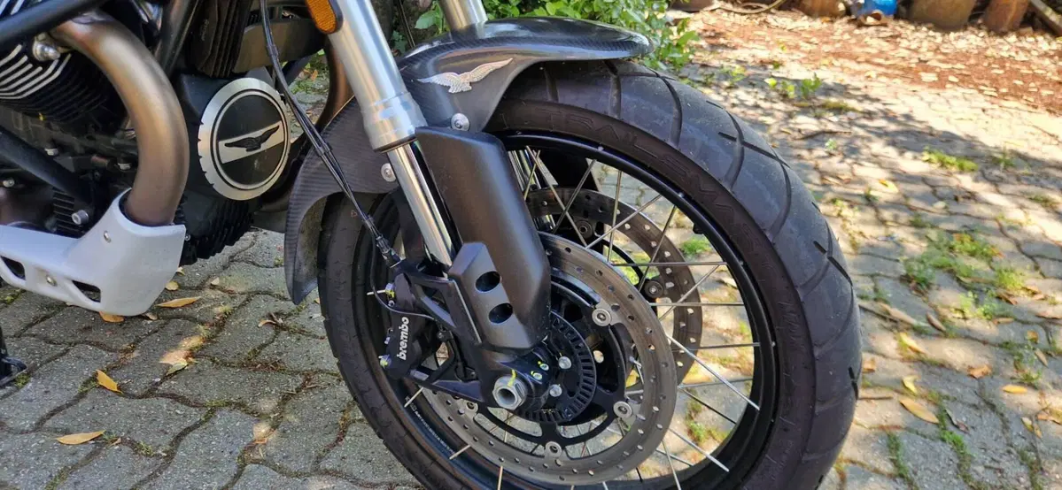 Moto Guzzi V85 TT (2021 - 23) (7)