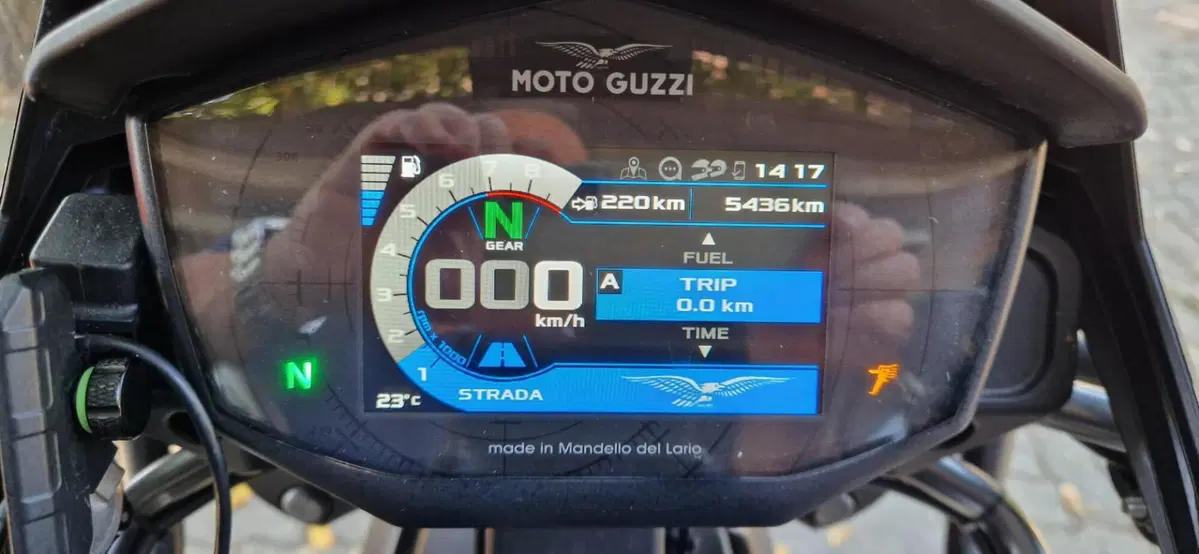 Moto Guzzi V85 TT (2021 - 23) (11)