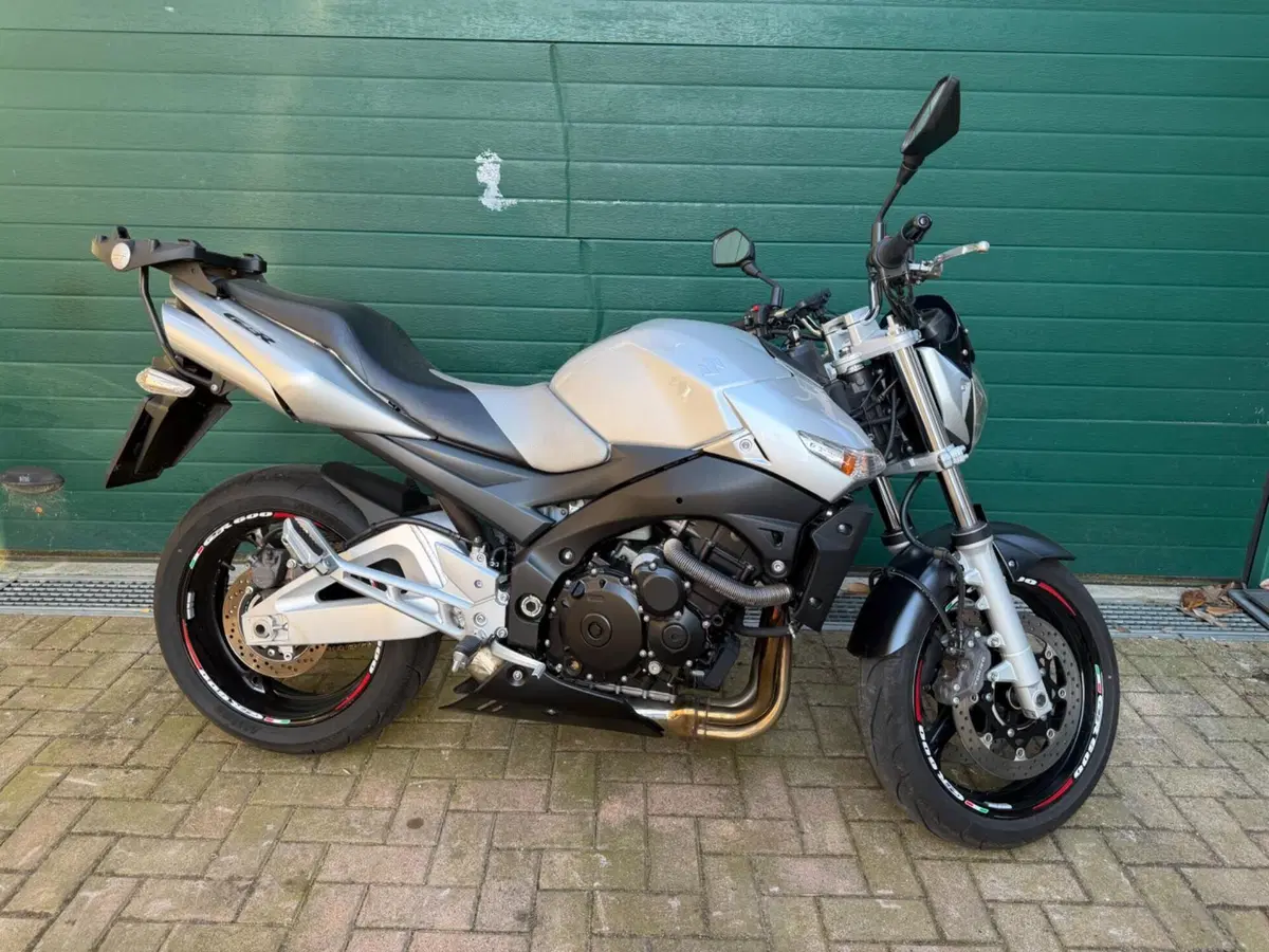 Suzuki GSR 600 (2006 - 11) (2)