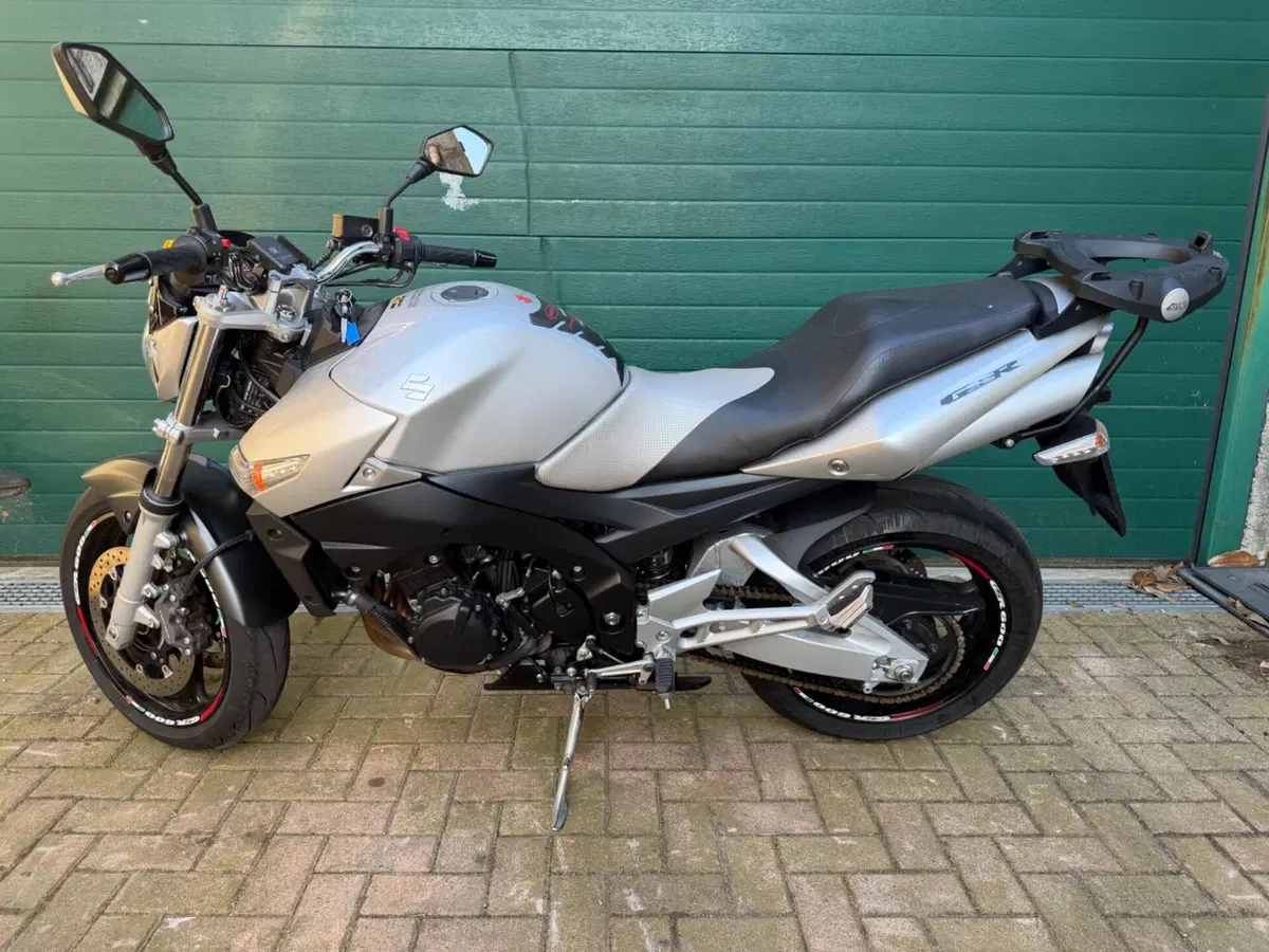 Suzuki GSR 600 (2006 - 11) (5)