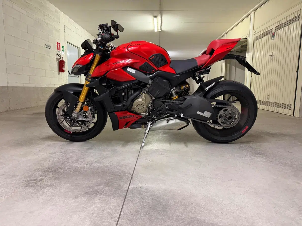 Ducati Streetfighter V4 S (2023 - 24) (2)