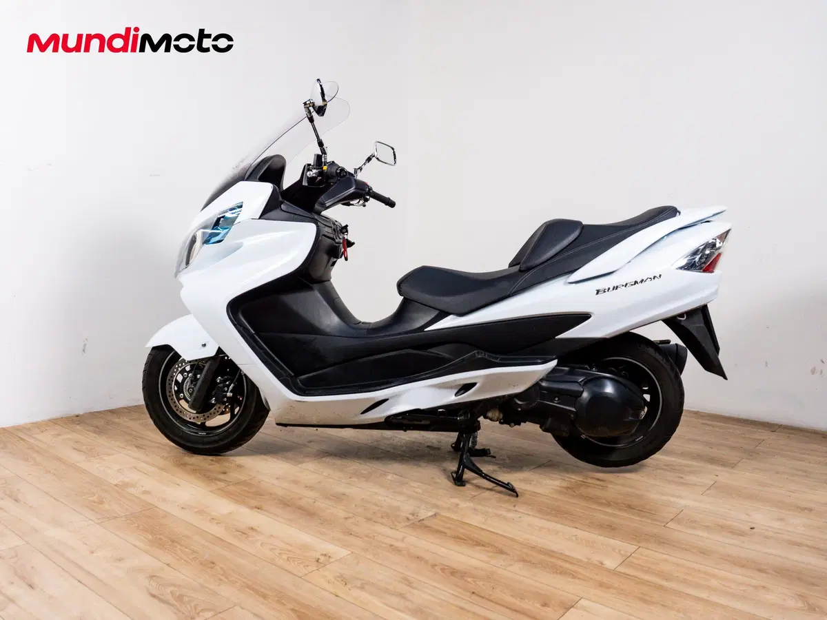 Suzuki Burgman 400 (2022 - 24) (5)