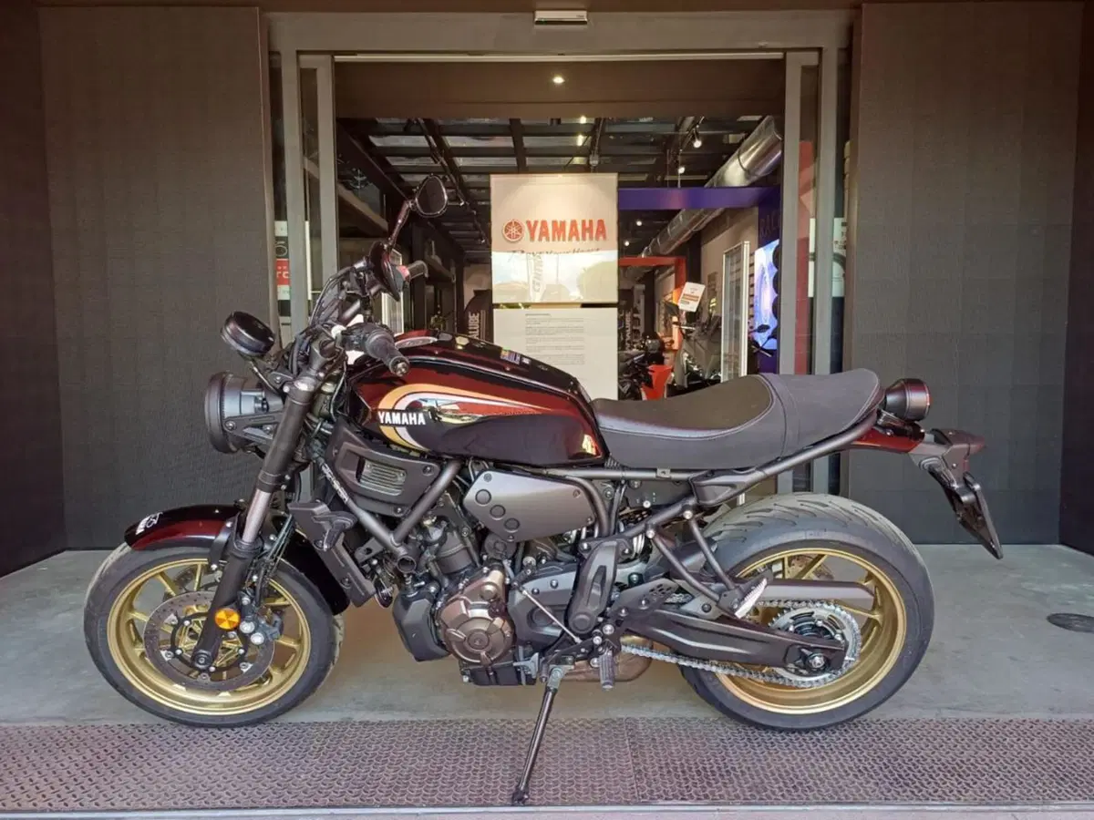 Yamaha XSR 700 (2022 - 26) (2)