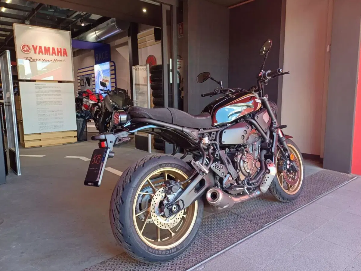 Yamaha XSR 700 (2022 - 26) (4)