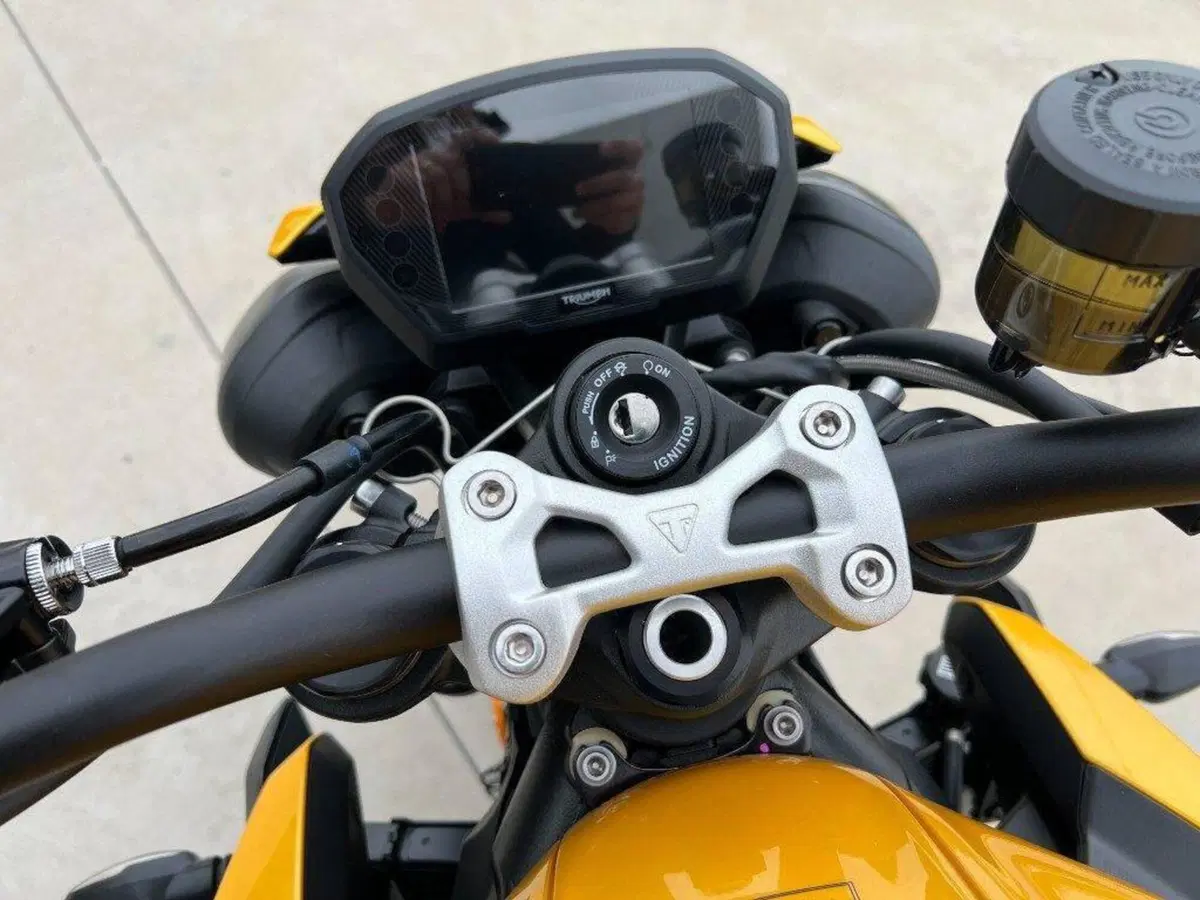 Triumph Street Triple 765 RS (2023 - 26) (7)