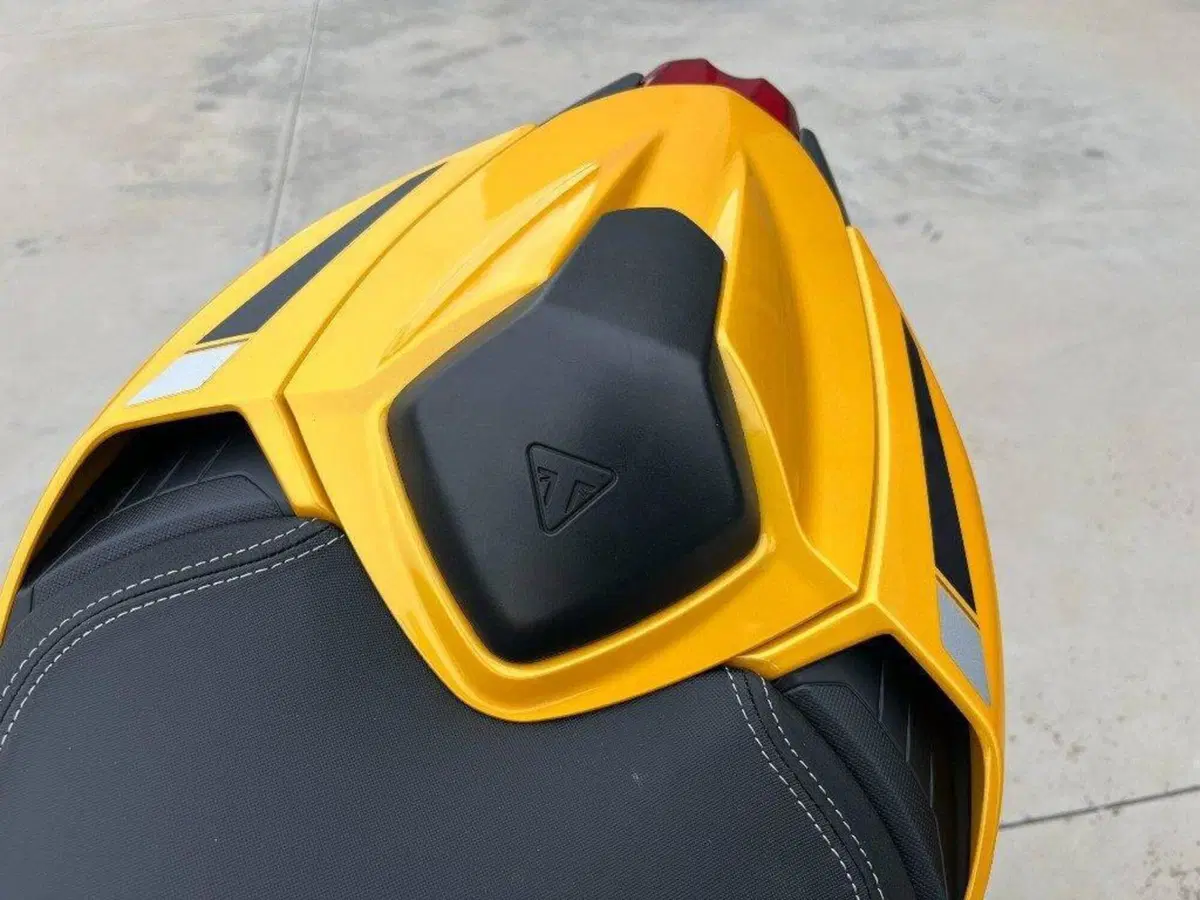 Triumph Street Triple 765 RS (2023 - 26) (9)