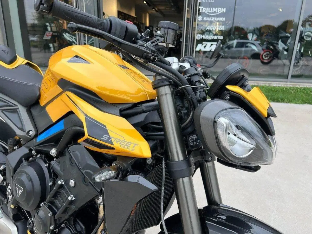 Triumph Street Triple 765 RS (2023 - 26) (2)