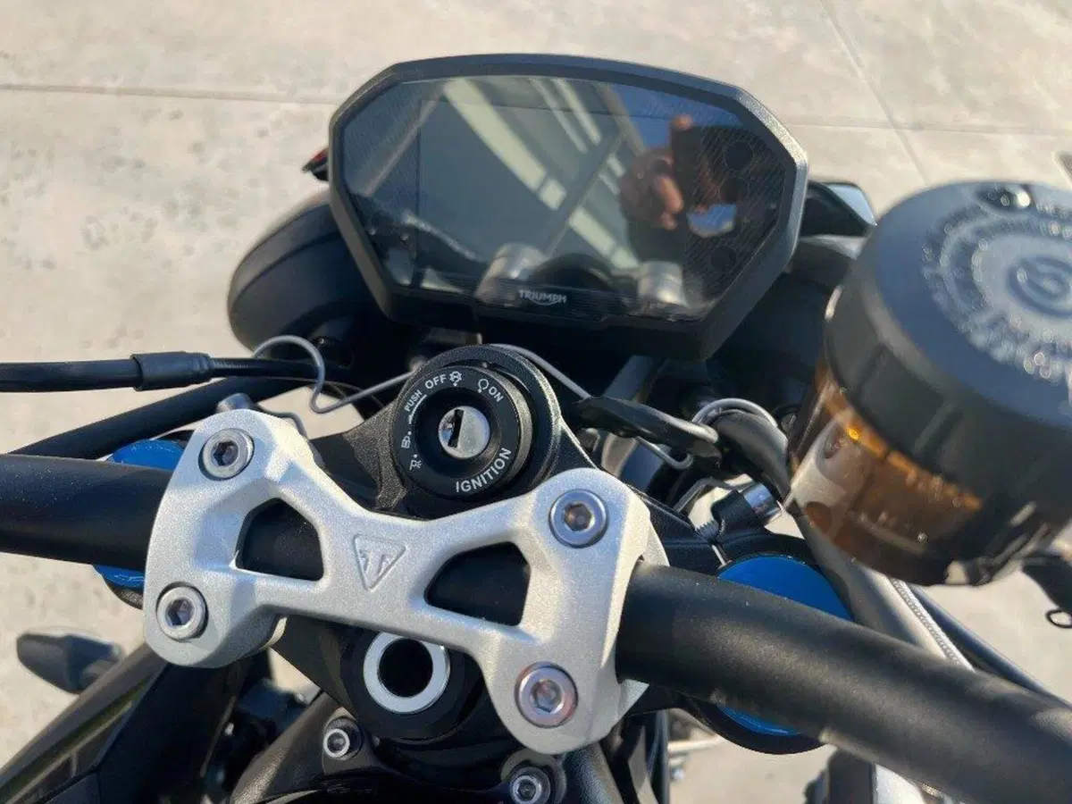 Triumph Street Triple RS (2020 - 22) (3)