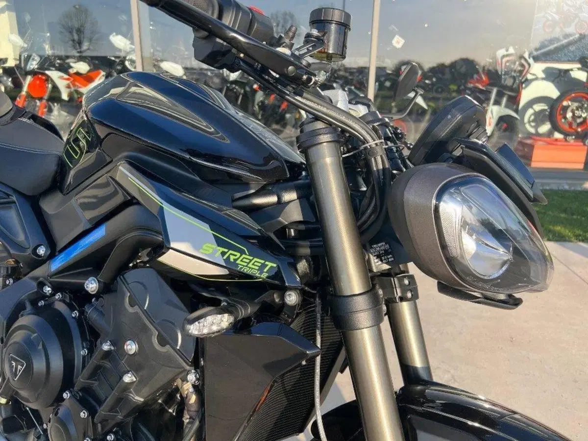 Triumph Street Triple RS (2020 - 22) (2)