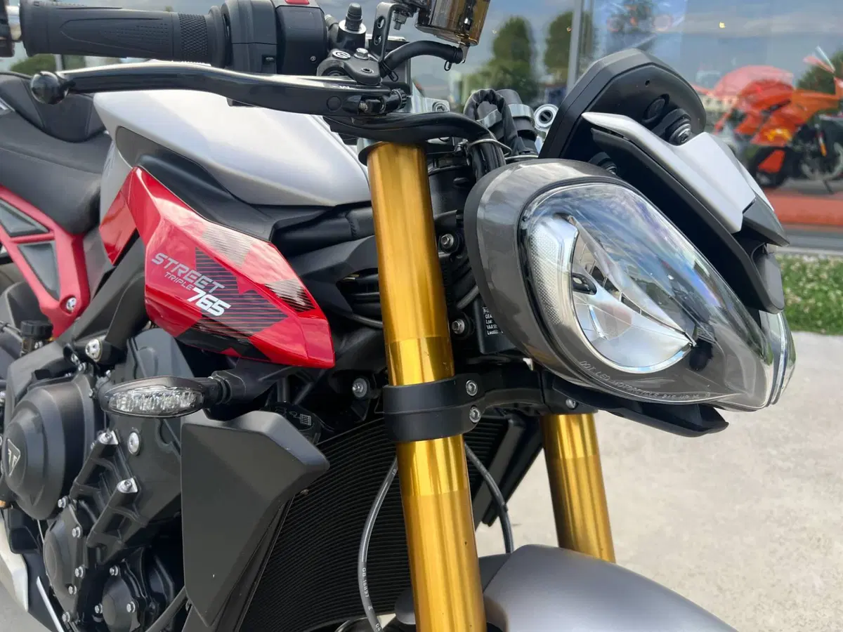 Triumph Street Triple 765 RX (2026) (3)