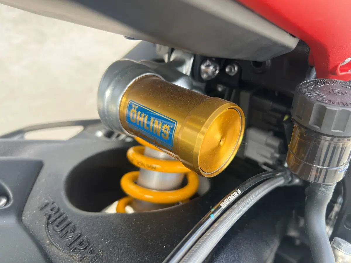 Triumph Street Triple 765 RX (2026) (7)