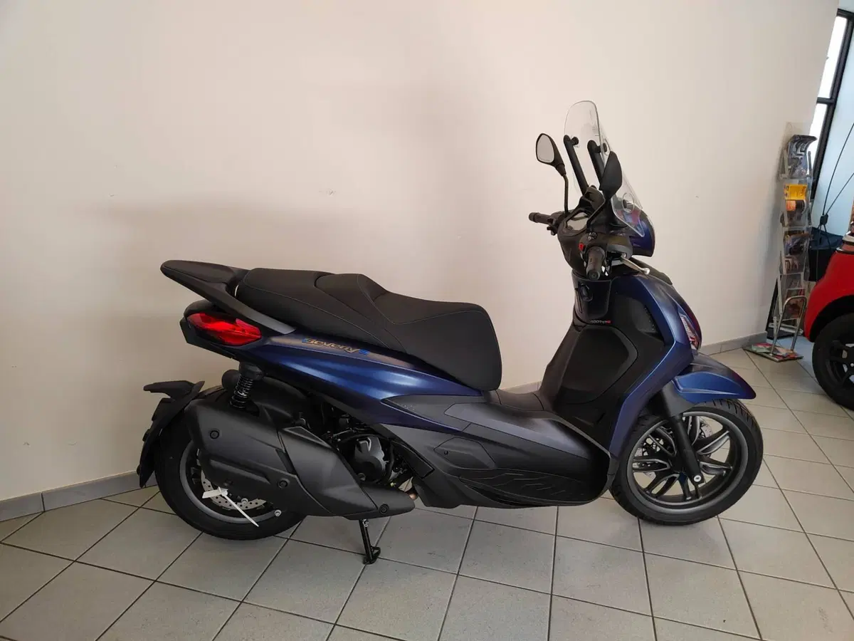 Piaggio Beverly 400 S (2025 - 26) (4)