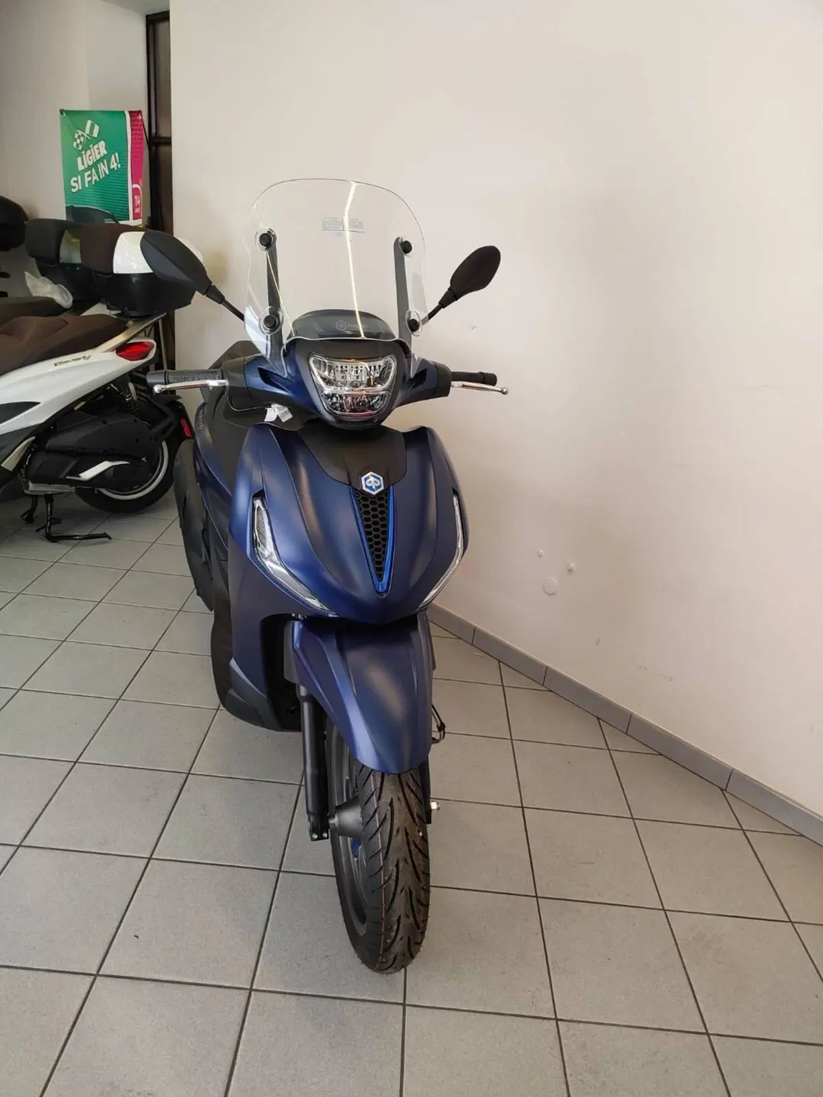 Piaggio Beverly 400 S (2025 - 26) (7)