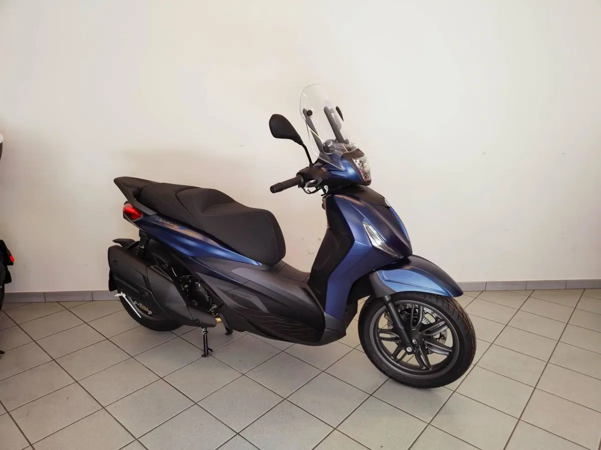 Piaggio Beverly 400 S (2025 - 26) (9)