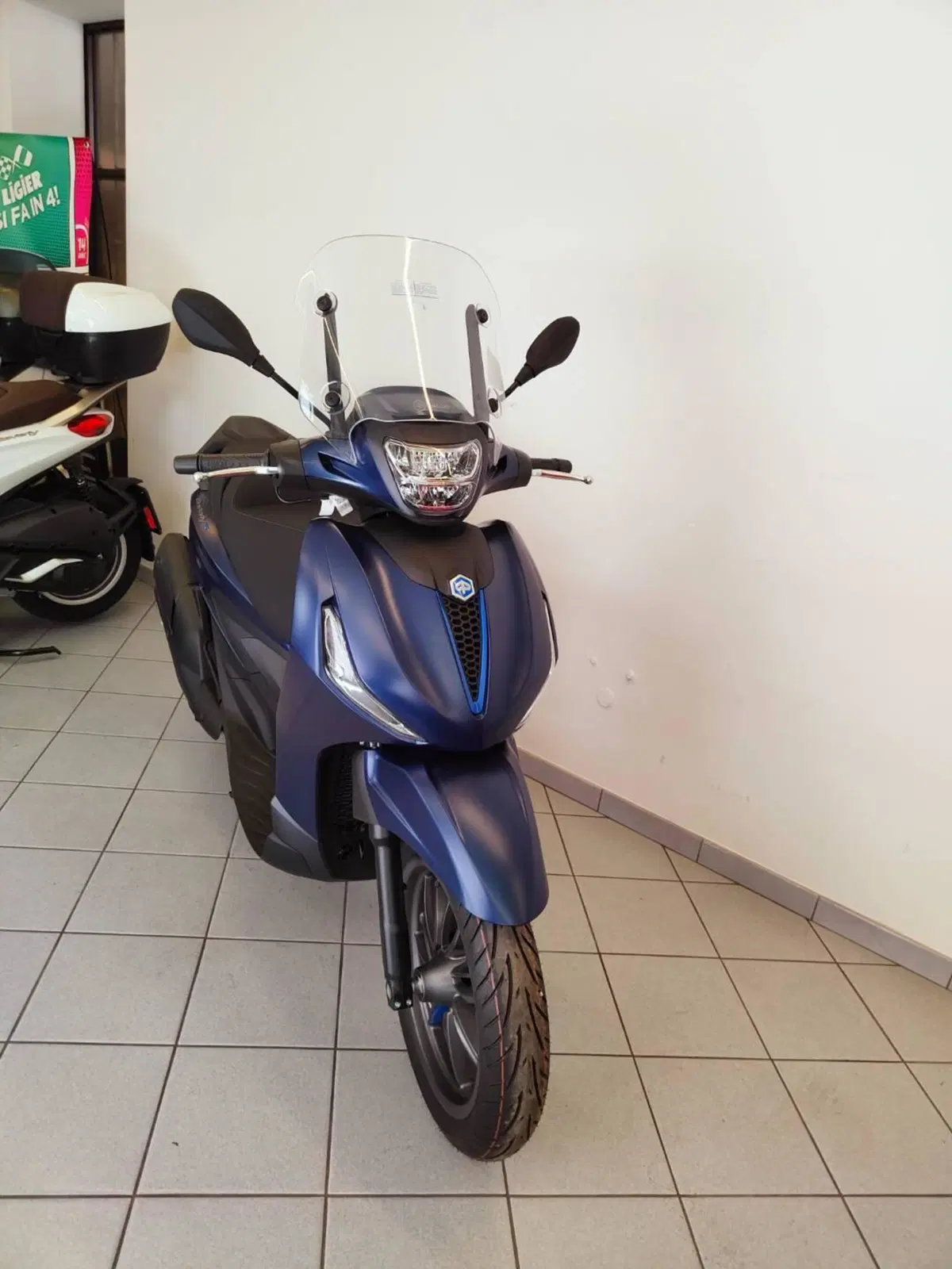 Piaggio Beverly 400 S (2025 - 26) (14)