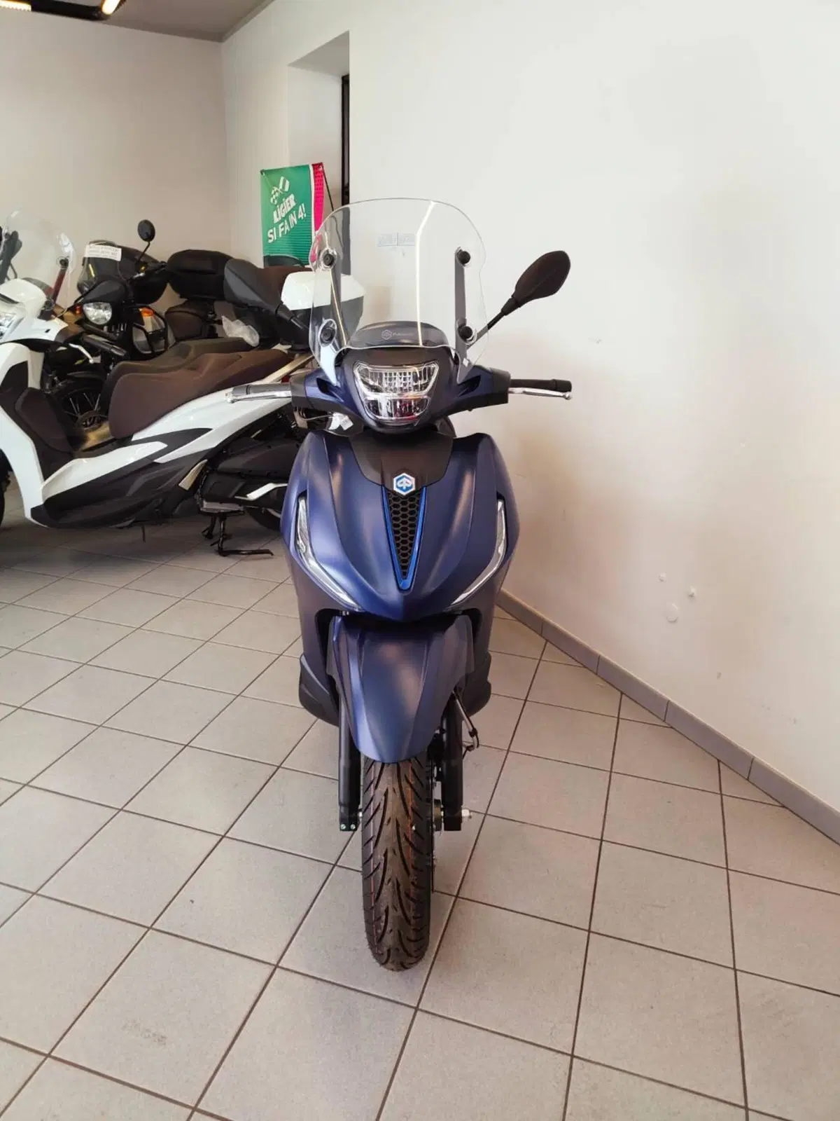 Piaggio Beverly 400 S (2025 - 26) (15)