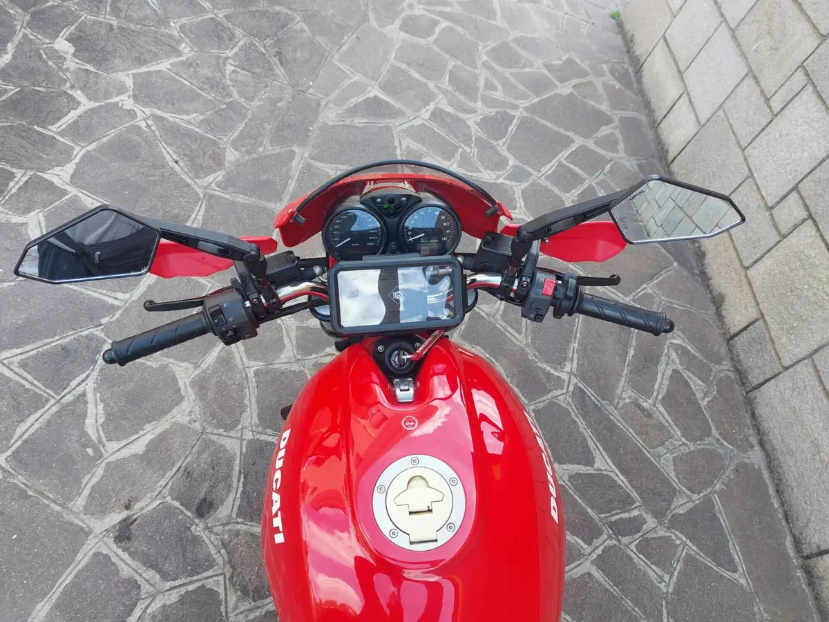 Ducati Monster 695 (2006 - 08) (4)