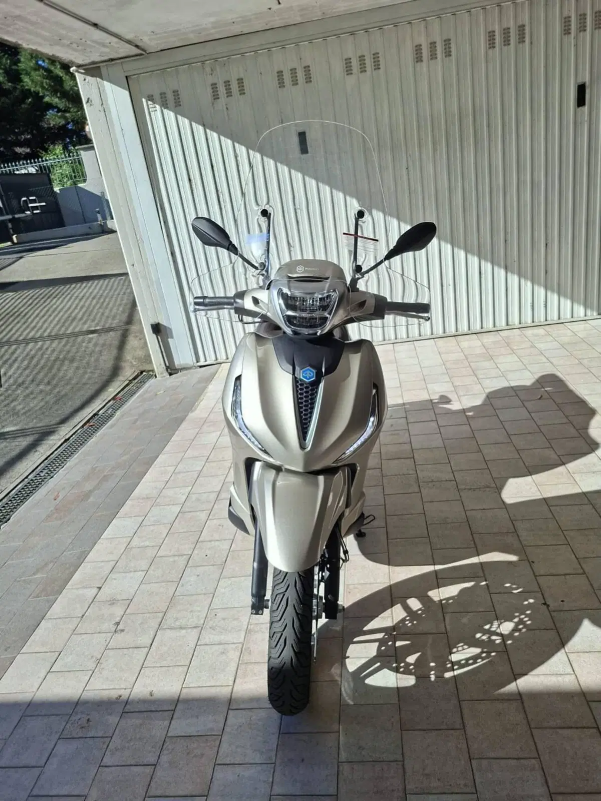 Piaggio Beverly 300 ABS-ASR (2021 - 25) (2)