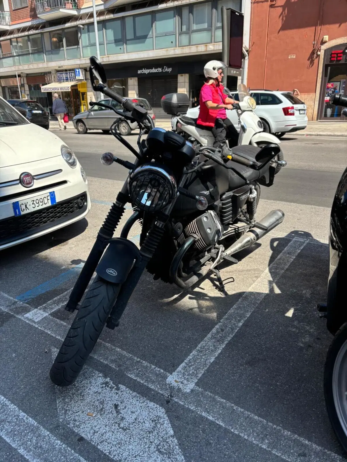 Moto Guzzi V7 II Stone (2015 - 17) (2)