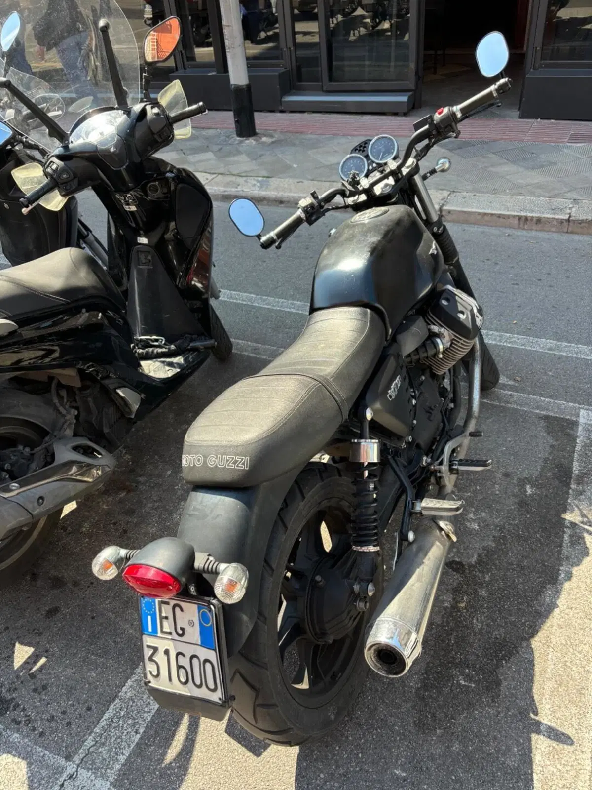 Moto Guzzi V7 II Stone (2015 - 17) (4)
