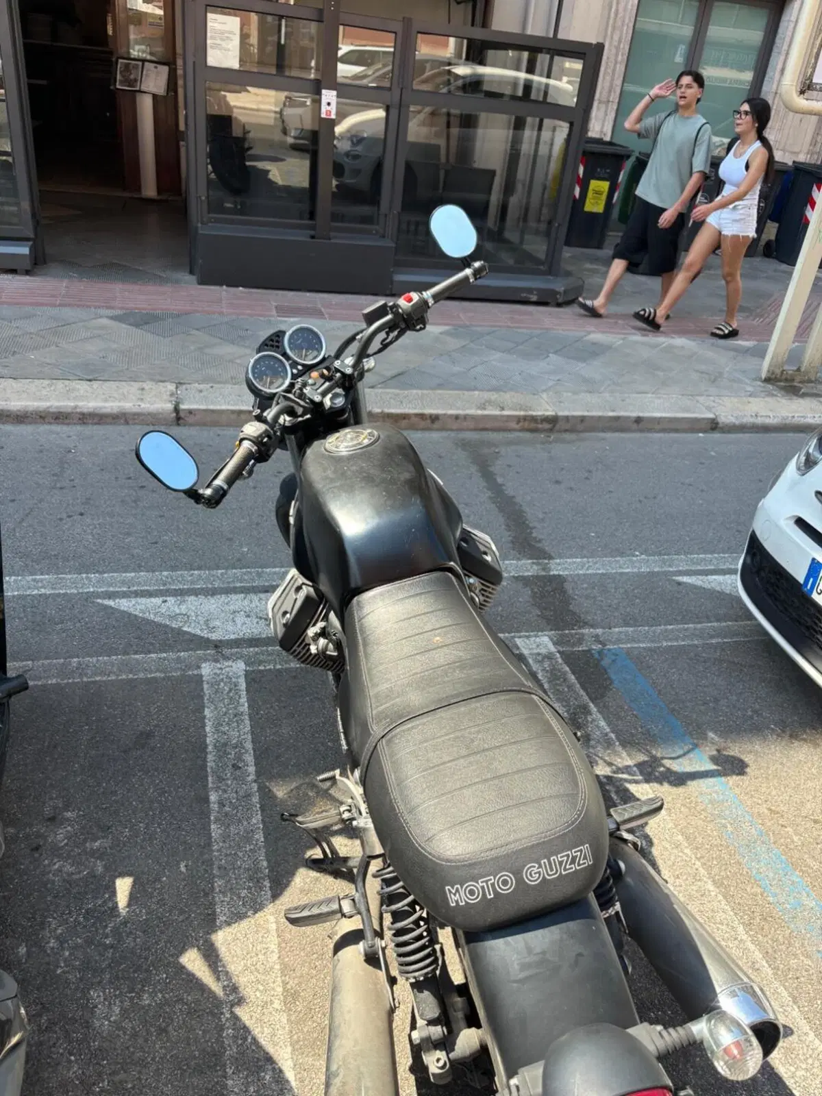 Moto Guzzi V7 II Stone (2015 - 17) (5)