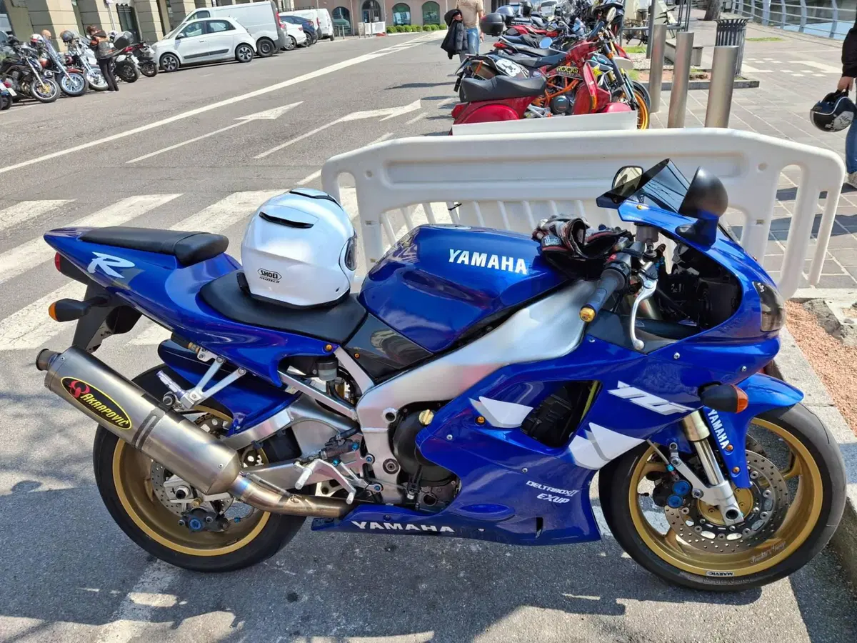 Yamaha YZF R1 (1998 - 99) (2)