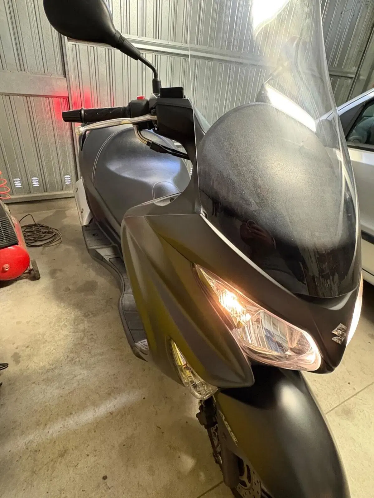 Suzuki Burgman UH 200 (2017 - 20) (2)