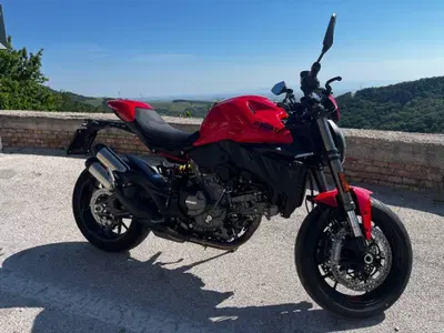 Ducati Monster 890 + (2026) usata