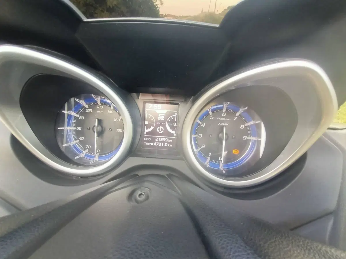 Yamaha T-Max 530 SX Sport Edition (2018 - 19) (11)