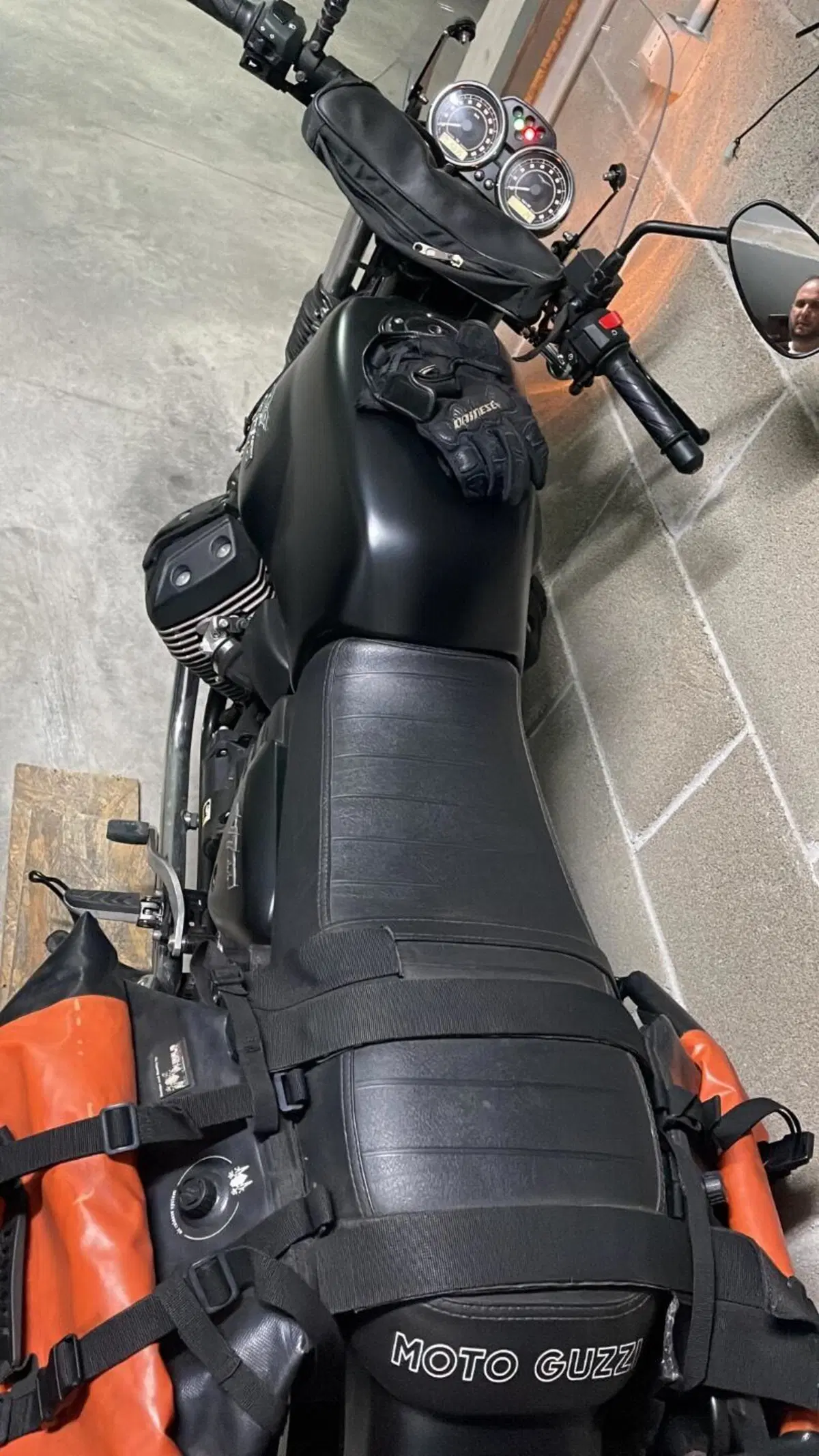 Moto Guzzi V7 II Stone (2015 - 17) (2)