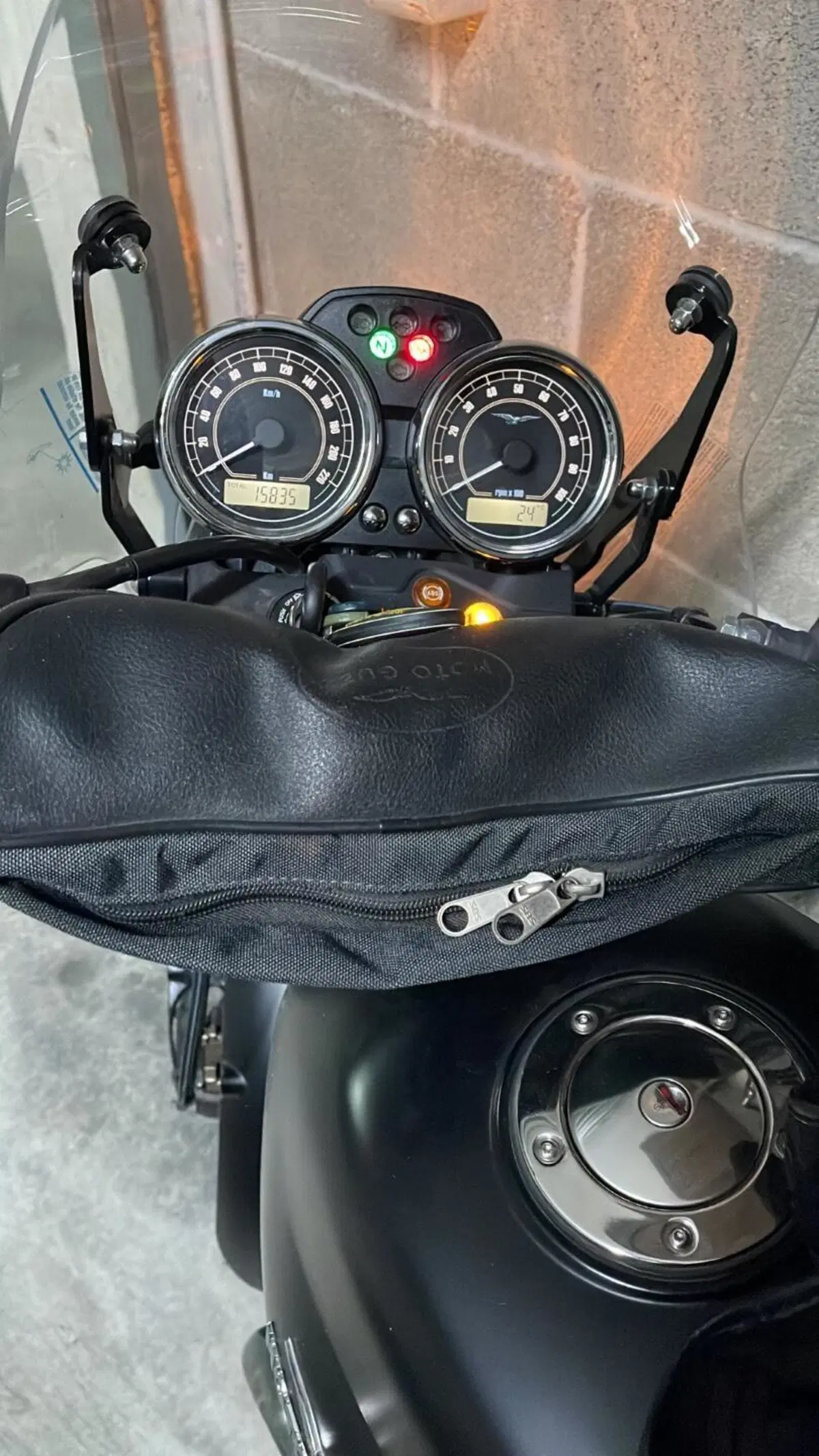 Moto Guzzi V7 II Stone (2015 - 17) (3)
