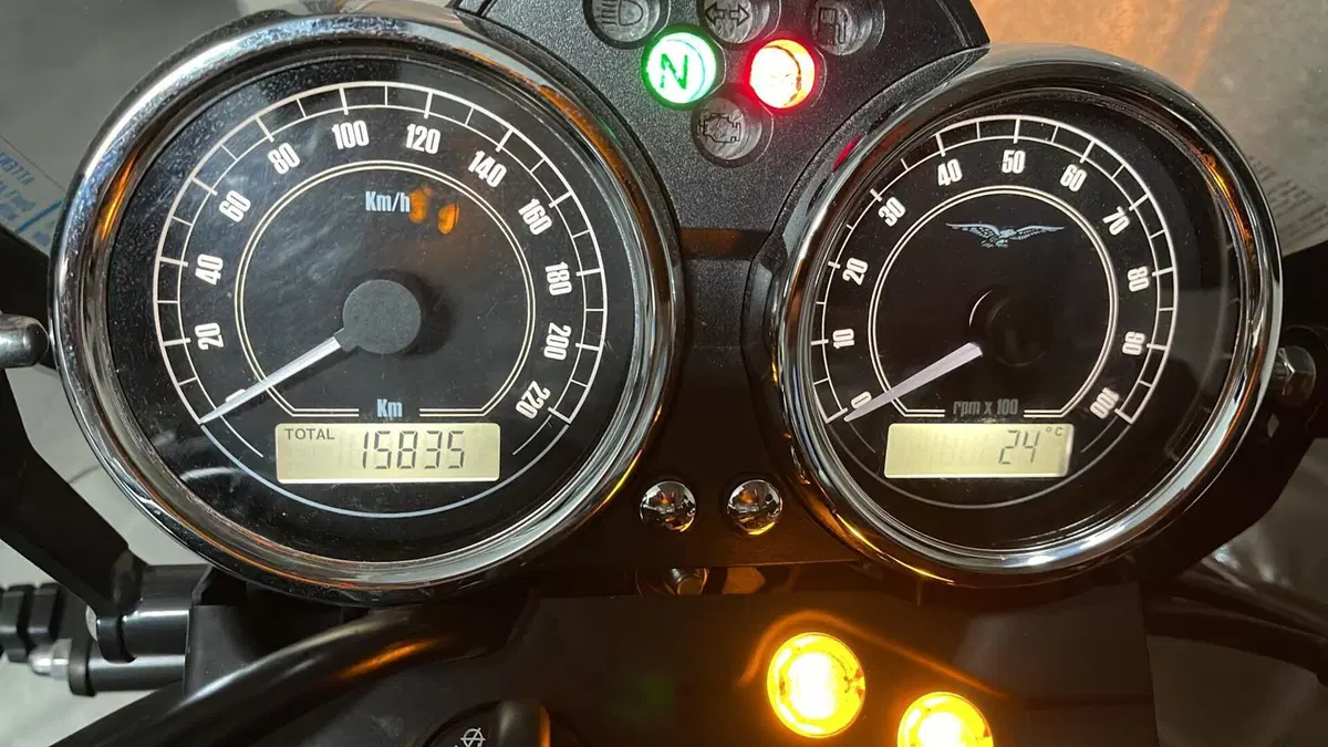 Moto Guzzi V7 II Stone (2015 - 17) (6)