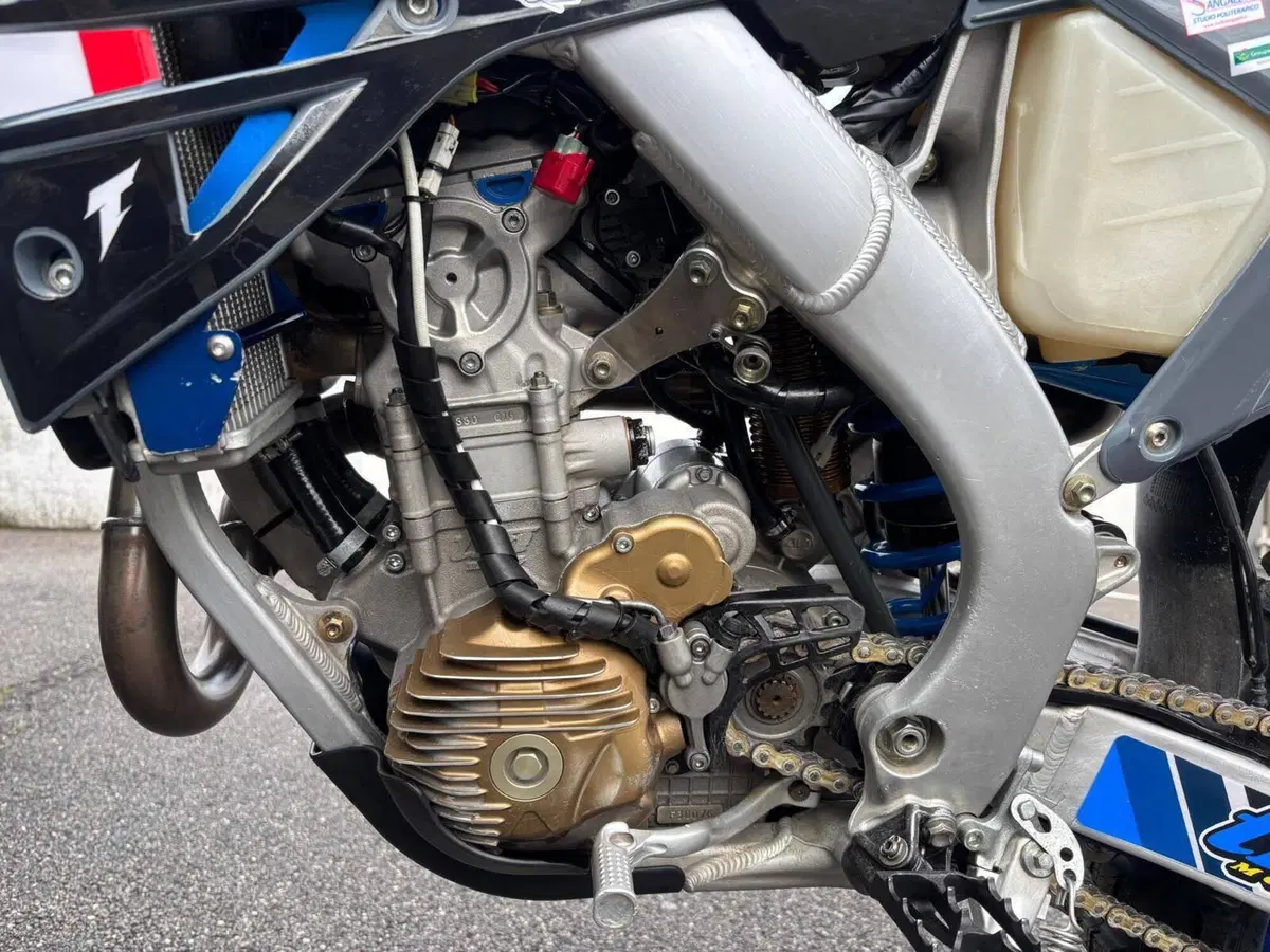 Tm Moto EN 300 ES Fi 4T TM Corse (2025) (7)