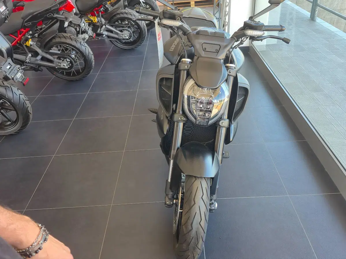Ducati Diavel V4 (2023 - 26) (3)