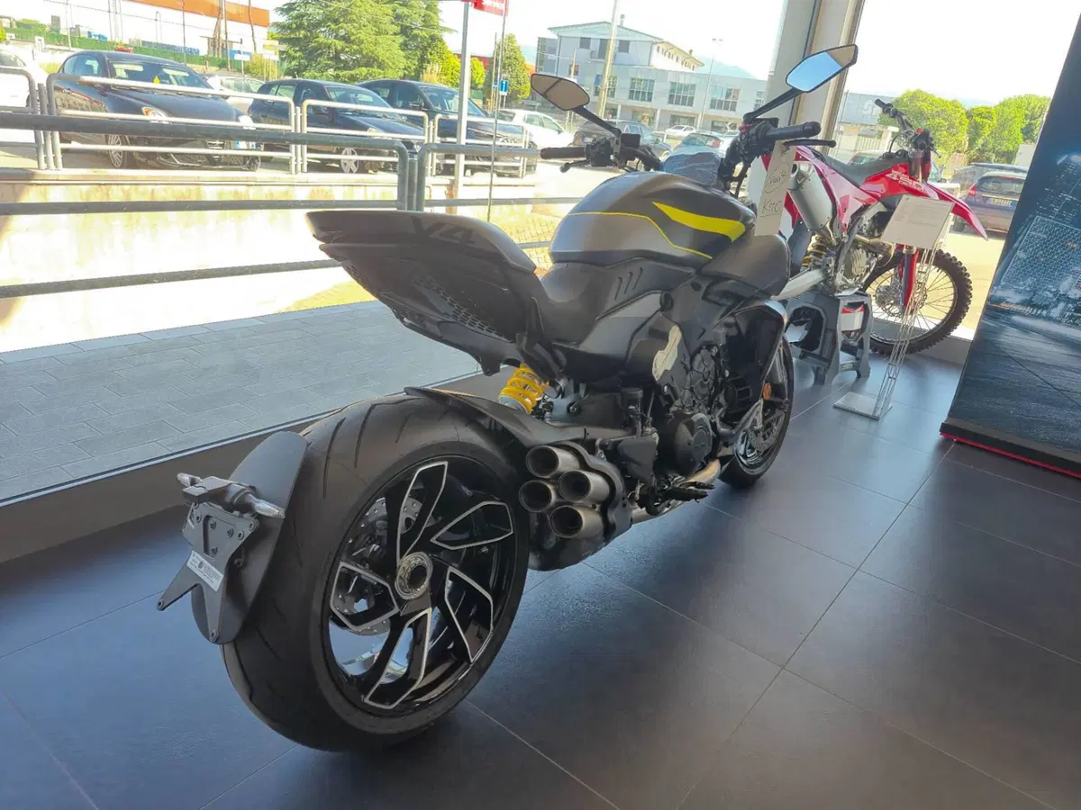 Ducati Diavel V4 (2023 - 26) (8)