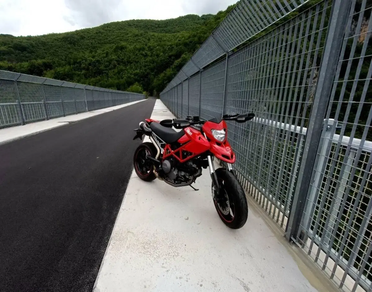 Ducati Hypermotard 796 (2012) (2)