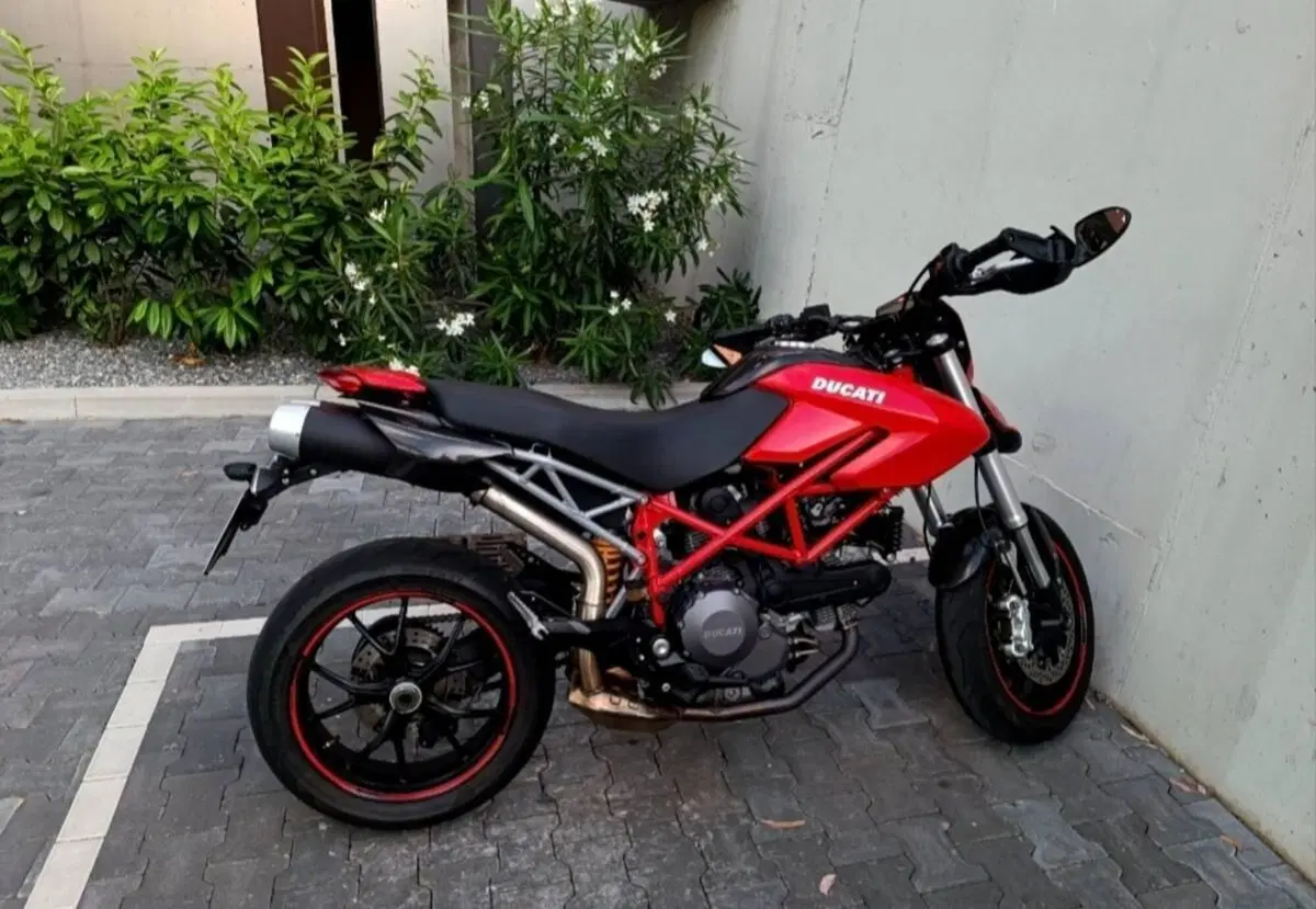 Ducati Hypermotard 796 (2012) (7)