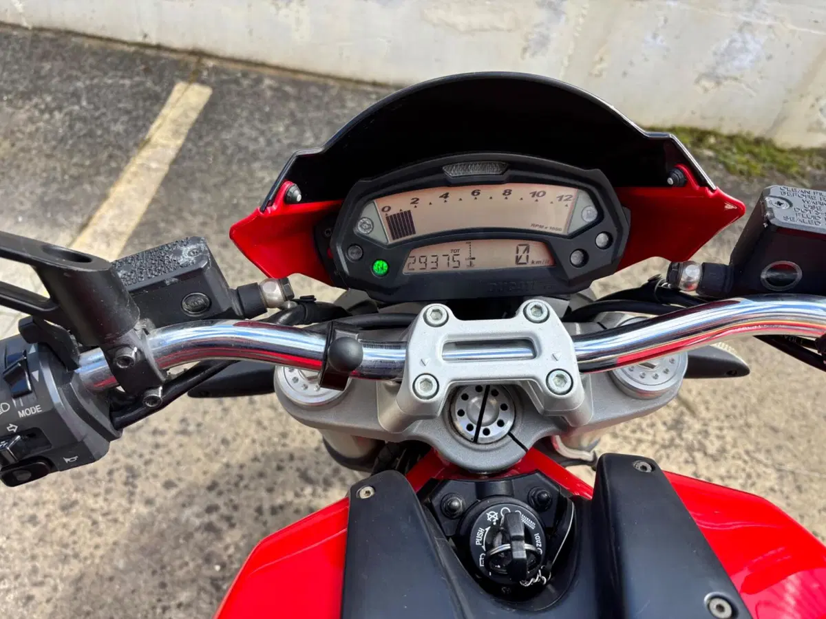 Ducati Monster 696 Plus (2007 - 14) (5)