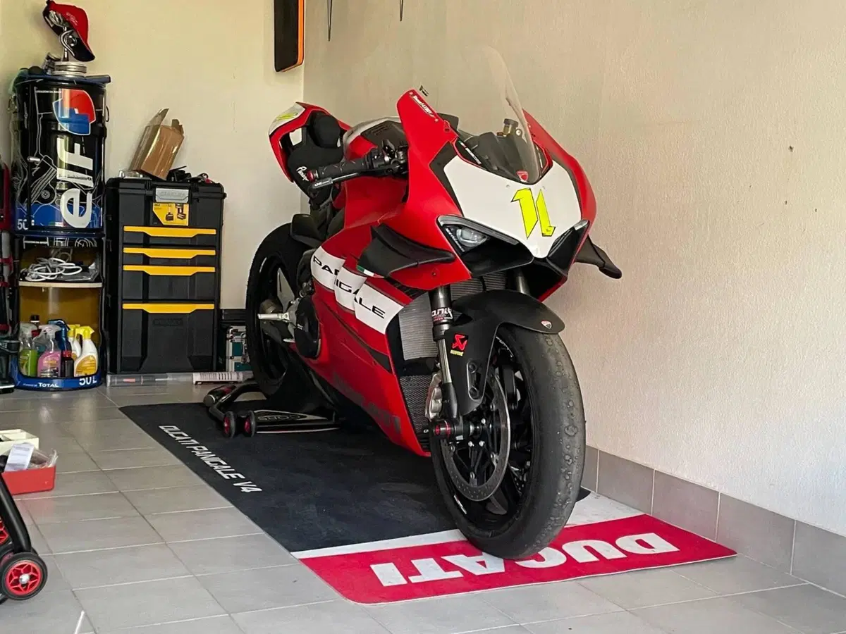 Ducati Panigale V4 1100 (2021) (2)