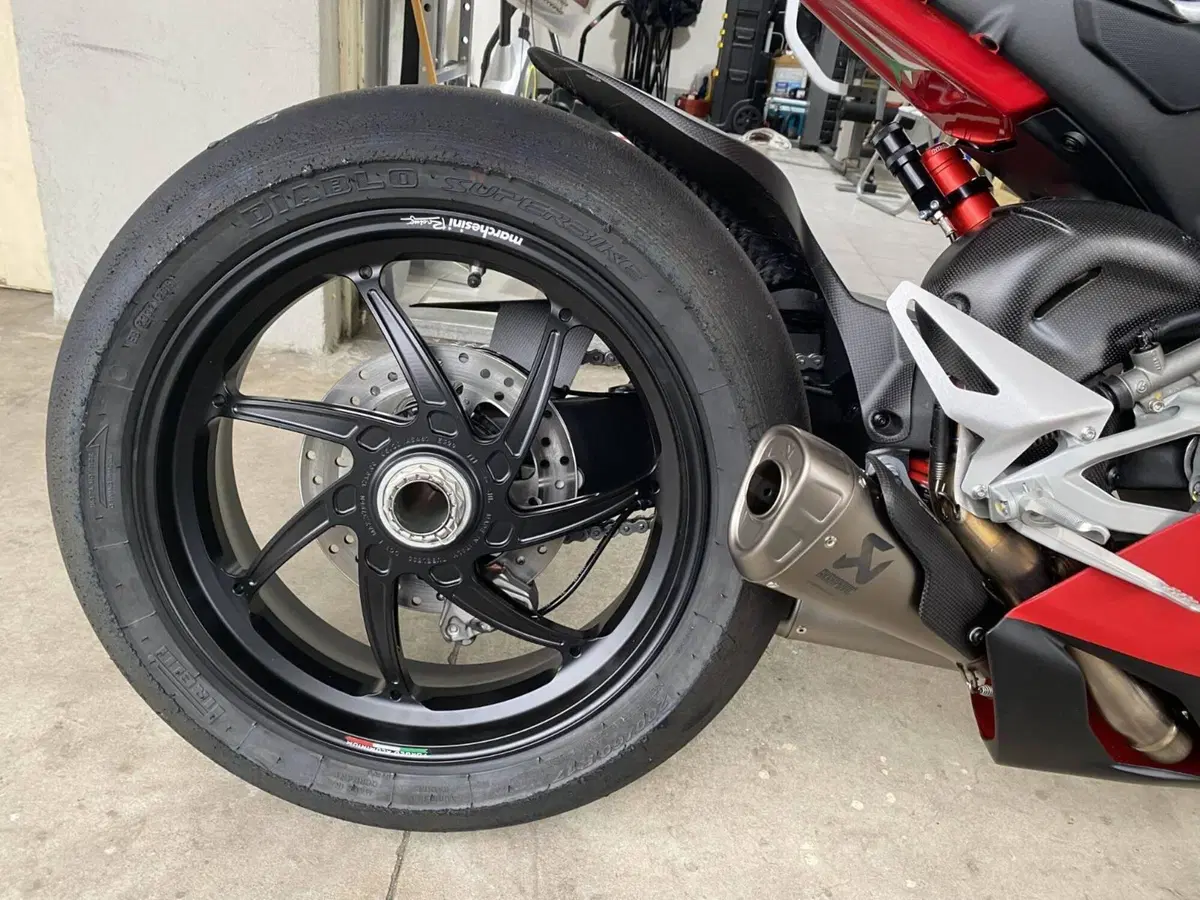 Ducati Panigale V4 1100 (2021) (5)