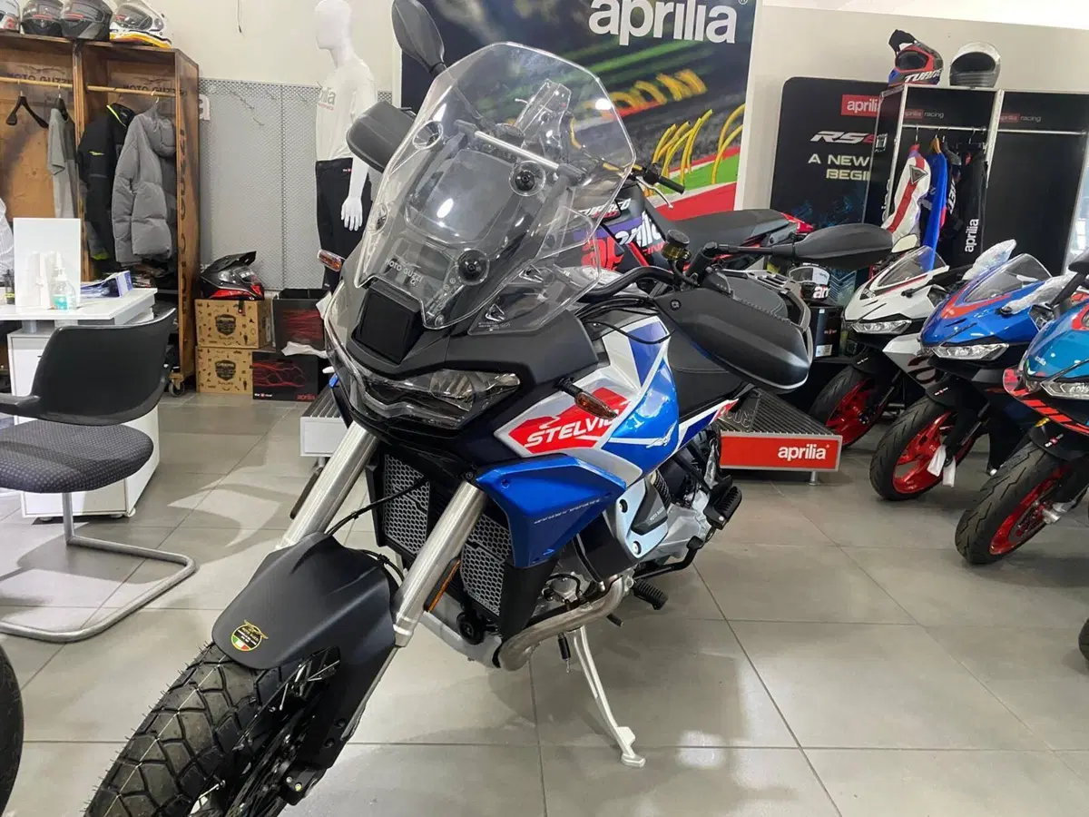 Moto Guzzi Stelvio Duecento Tributo (2025 - 26) (3)